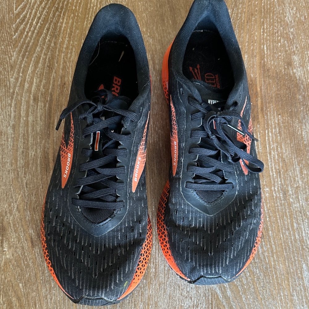 Brooks Dynamic Black and Orange Sneakers